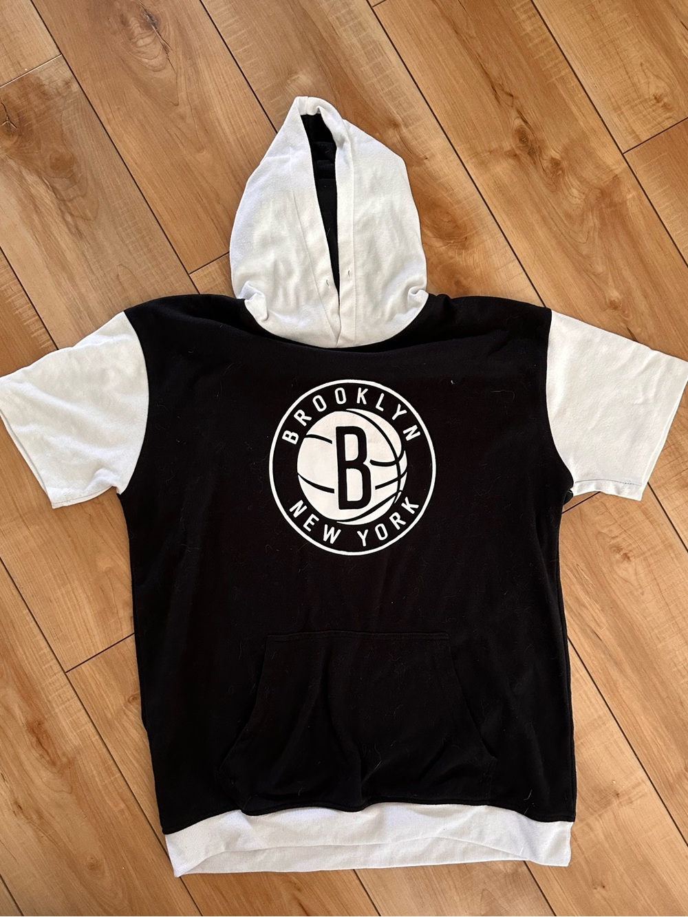 Brooklyn Nets Short-Sleeve Hoodie